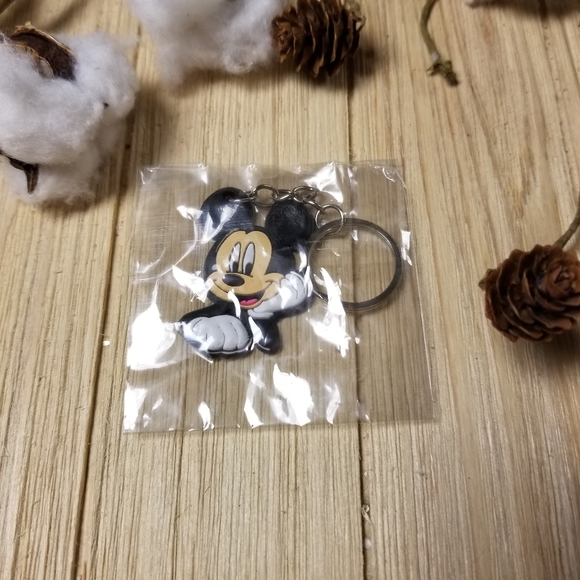 🐀🐀Adorable Mickey Mouse Key Chain🐀🐀 - Picture 6 of 8